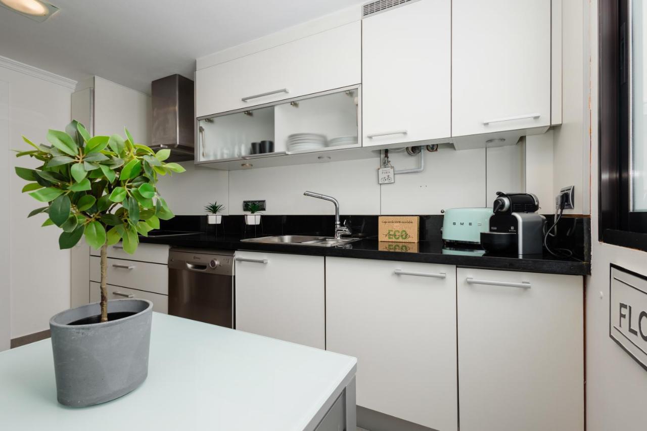 In The Historic Center Of Malaga, Very Close To The And The Ave Train Station, With Private Parking Apartament *