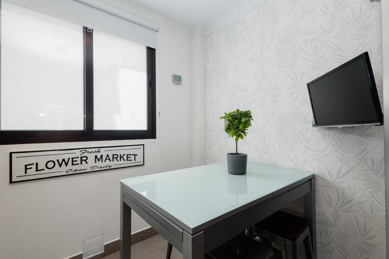 In The Historic Center Of Malaga, Very Close To The And The Ave Train Station, With Private Parking Apartament